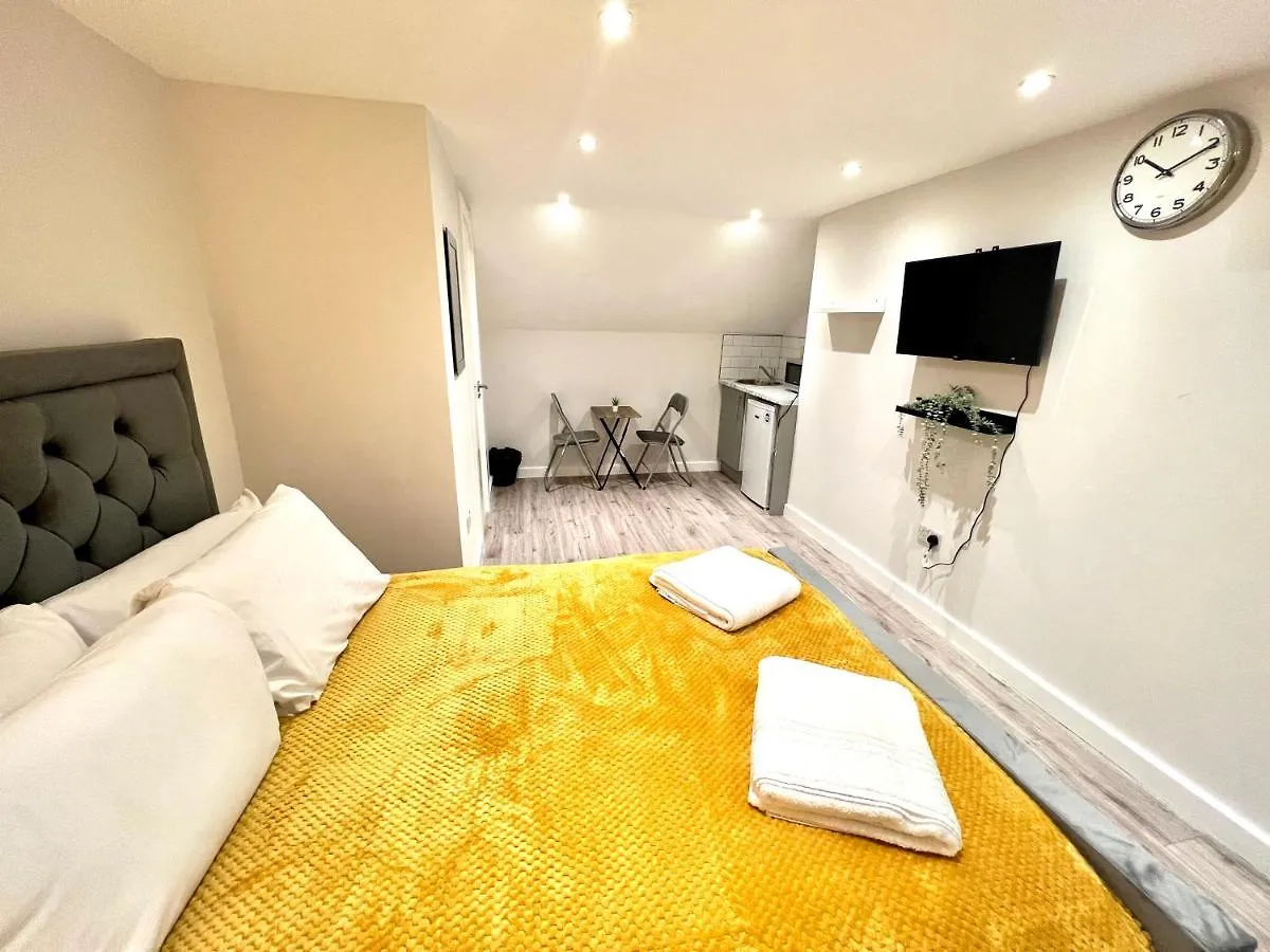 Golden Residences - Oakway Feltham